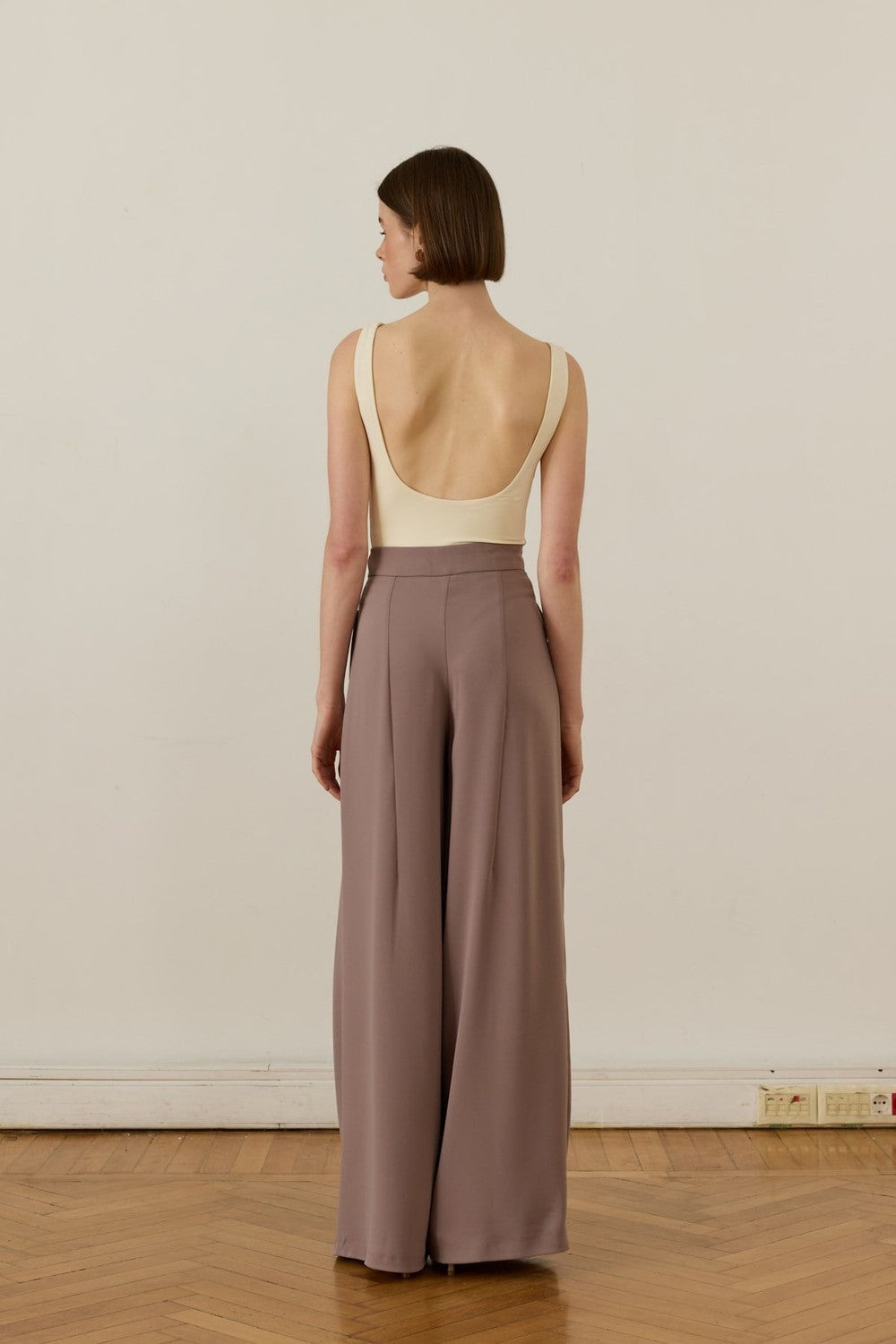 Cherianne.com Leona high-waisted wide-leg trousers in dusty mauve with pleated details and side pockets