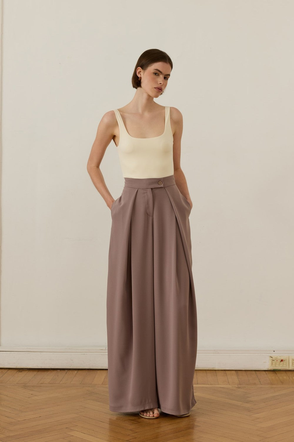 Cherianne.com Leona high-waisted wide-leg trousers in dusty mauve with pleated details and side pockets