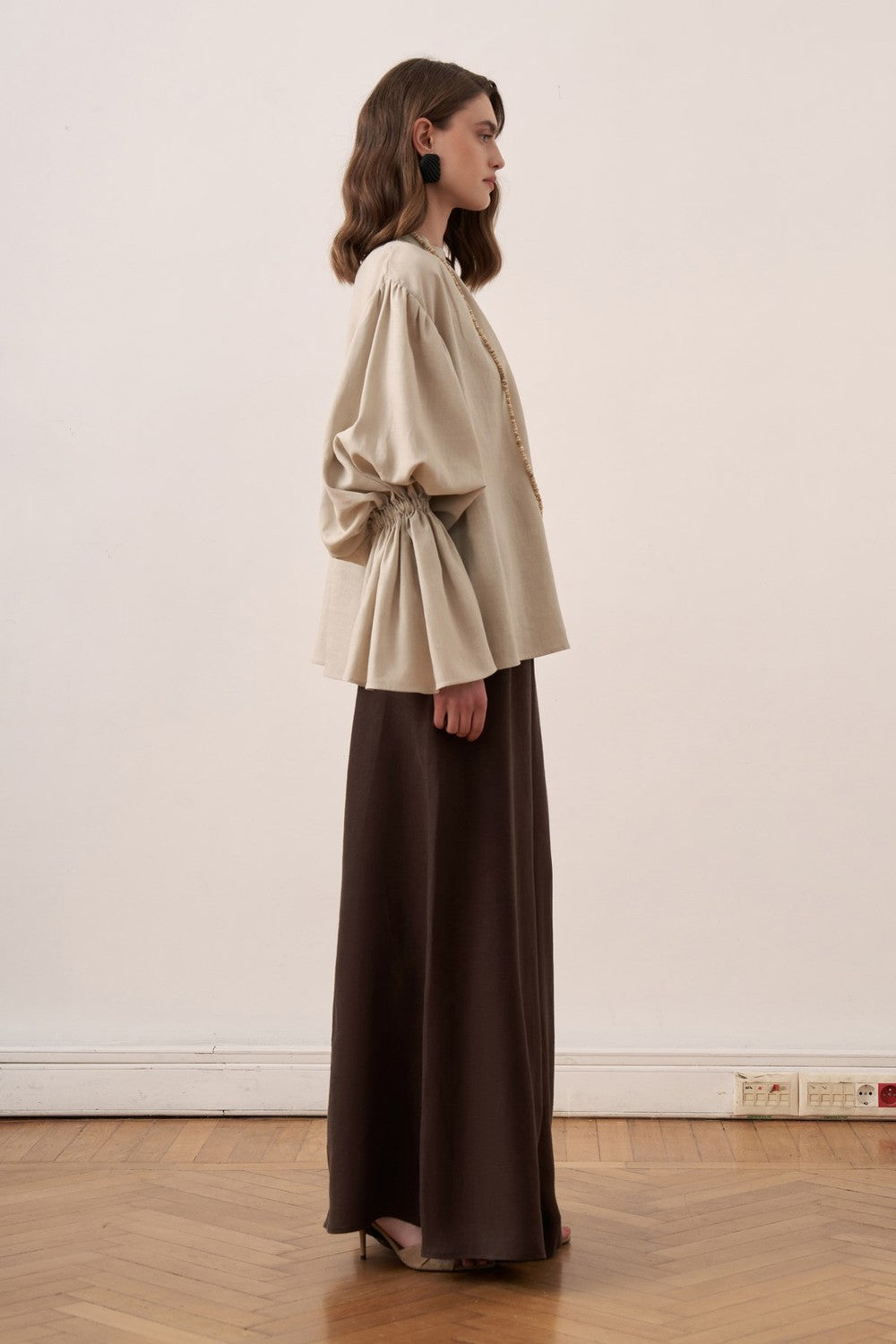 Cherianne.com beige linen blend blouse with voluminous balloon sleeves and gathered cuffs worn by a model