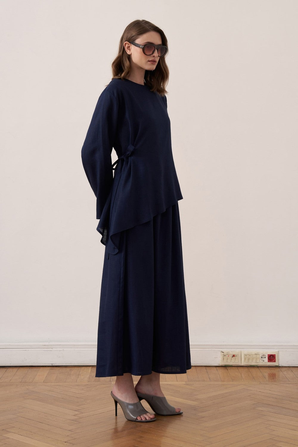 Cherianne.com navy blue linen blend two-piece maxi dress set with an asymmetric side-tie tunic and sleeveless dress.